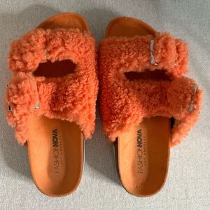 FASHION NOVA – “Are You Furreal” Flat Sandals